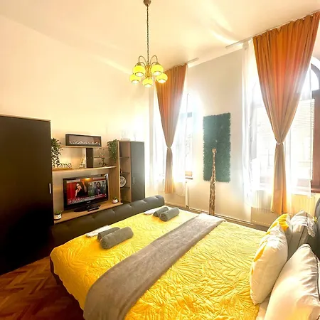 Central Apartment *